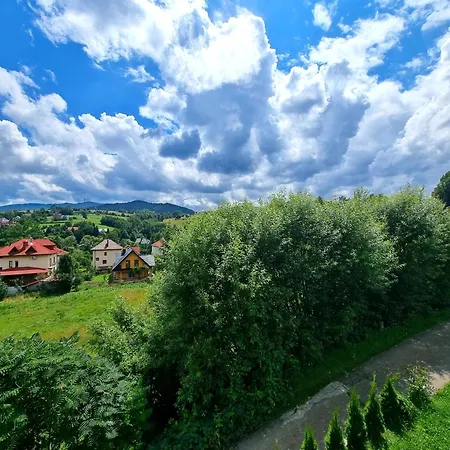 Przy Parku Wodzickich Poreba Wielka (Limanowa)