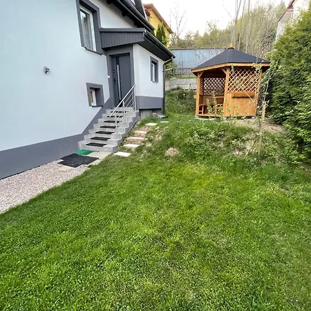 Przy Parku Wodzickich Poreba Wielka (Limanowa)